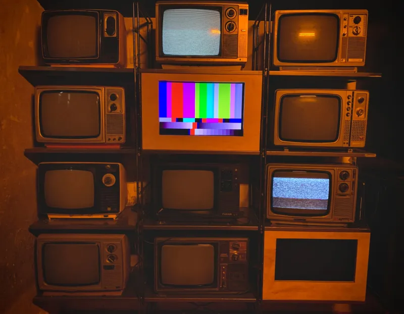 The Anchor Who Stayed for Twenty Years: When the Evening News Felt Like a Neighbor Talking
